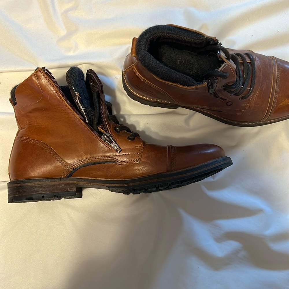Brand new men’s Steve Madden boots